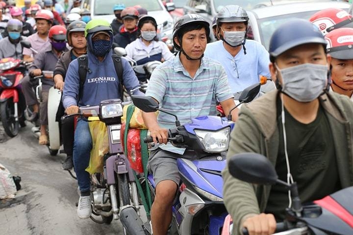 Nghỉ lễ 2/9: Mưa lớn, ùn tắc khiến các bến xe khắp cả nước quá tải nghi le 29 mua lon un tac khien tinh hinh o cac ben xe khap ca nuoc qua tai