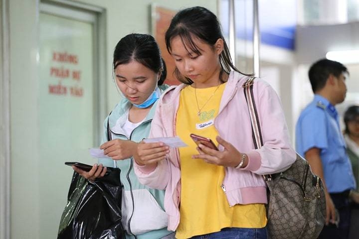 Nghỉ lễ 2/9: Mưa lớn, ùn tắc khiến các bến xe khắp cả nước quá tải nghi le 29 mua lon un tac khien tinh hinh o cac ben xe khap ca nuoc qua tai