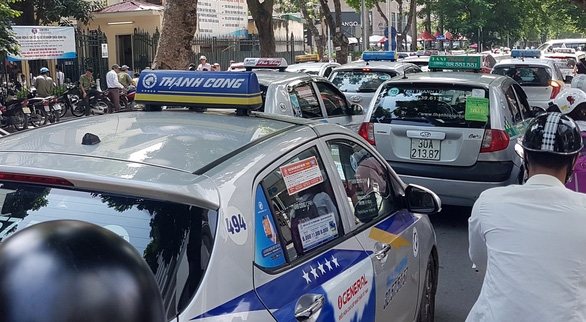 bo gtvt van muon xe taxi cong nghe phai deo mao de de quan ly