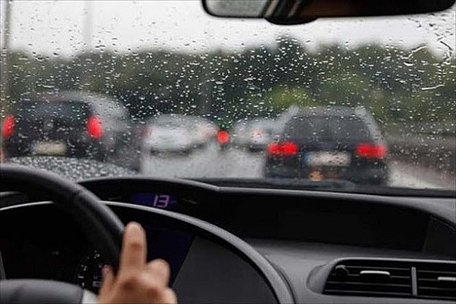 Những lưu ý giúp bạn an toàn khi di chuyển trong thời tiết mưa bão meo tuyet voi giup ban an toan khi di chuyen trong thoi tiet mua bao