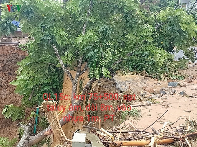 sau bao so 3 gan 100 diem sat lo tai thanh hoa quoc lo 15c 16a van ach tac
