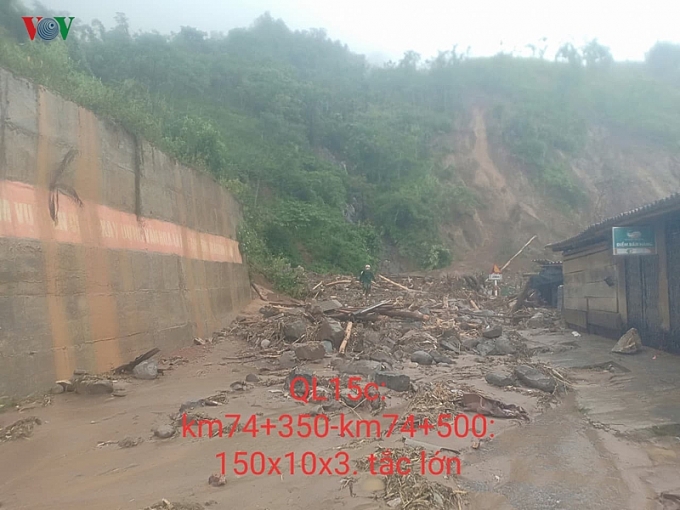 sau bao so 3 gan 100 diem sat lo tai thanh hoa quoc lo 15c 16a van ach tac