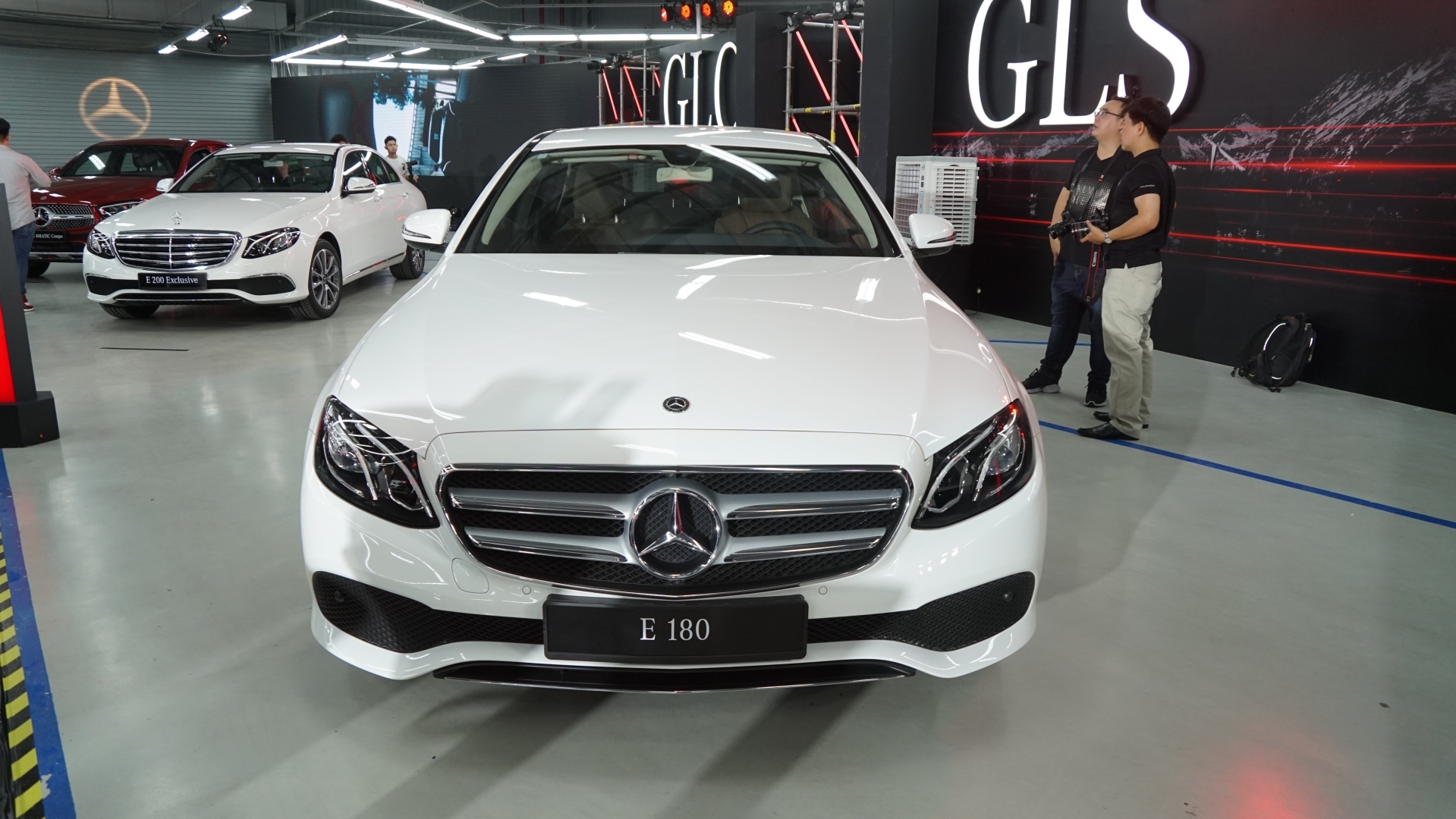 Cận cảnh Mercedes-Benz E180 giá 