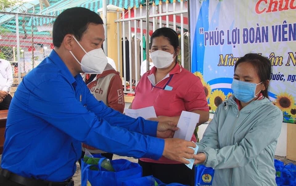LĐLĐ Long An mở nhiều gian hàng bình ổn giá phục vụ đoàn viên, người lao động sắm Tết