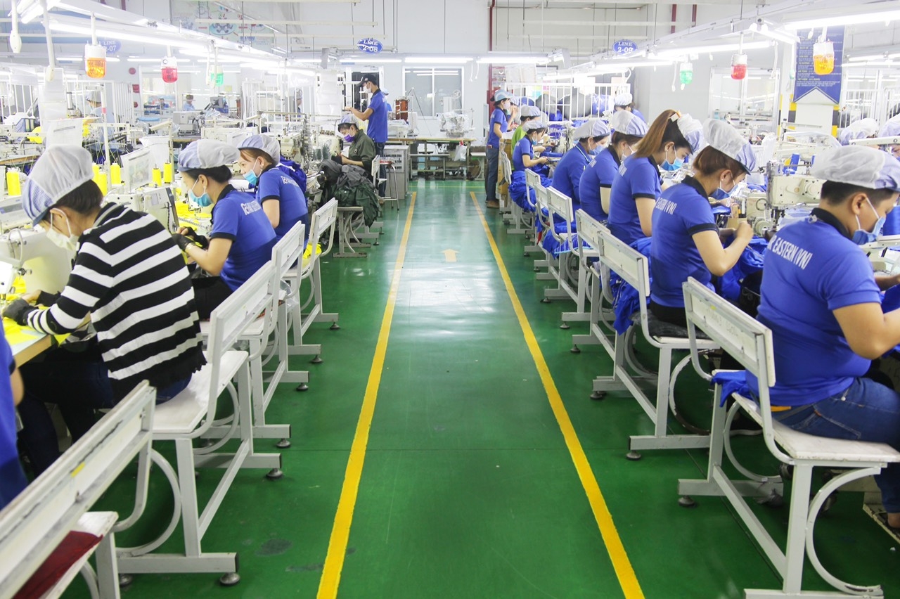 Công nhân chủ động bảo vệ sức khỏe trong mùa dịch