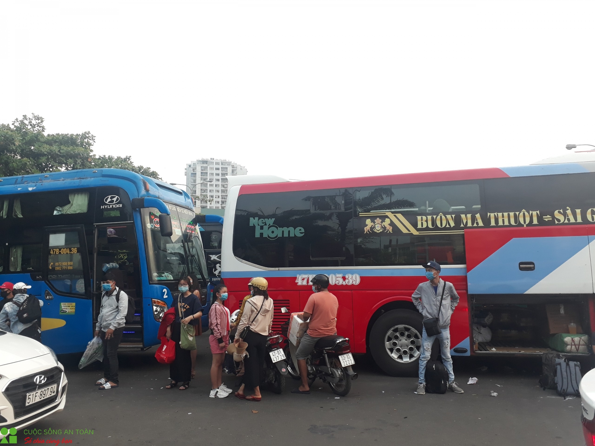 Tấp nập tại bến xe khách trong kỳ nghỉ lễ 30/4, liệu có an toàn? tap nap tai ben xe khach trong ky nghi le 304 lieu co an toan