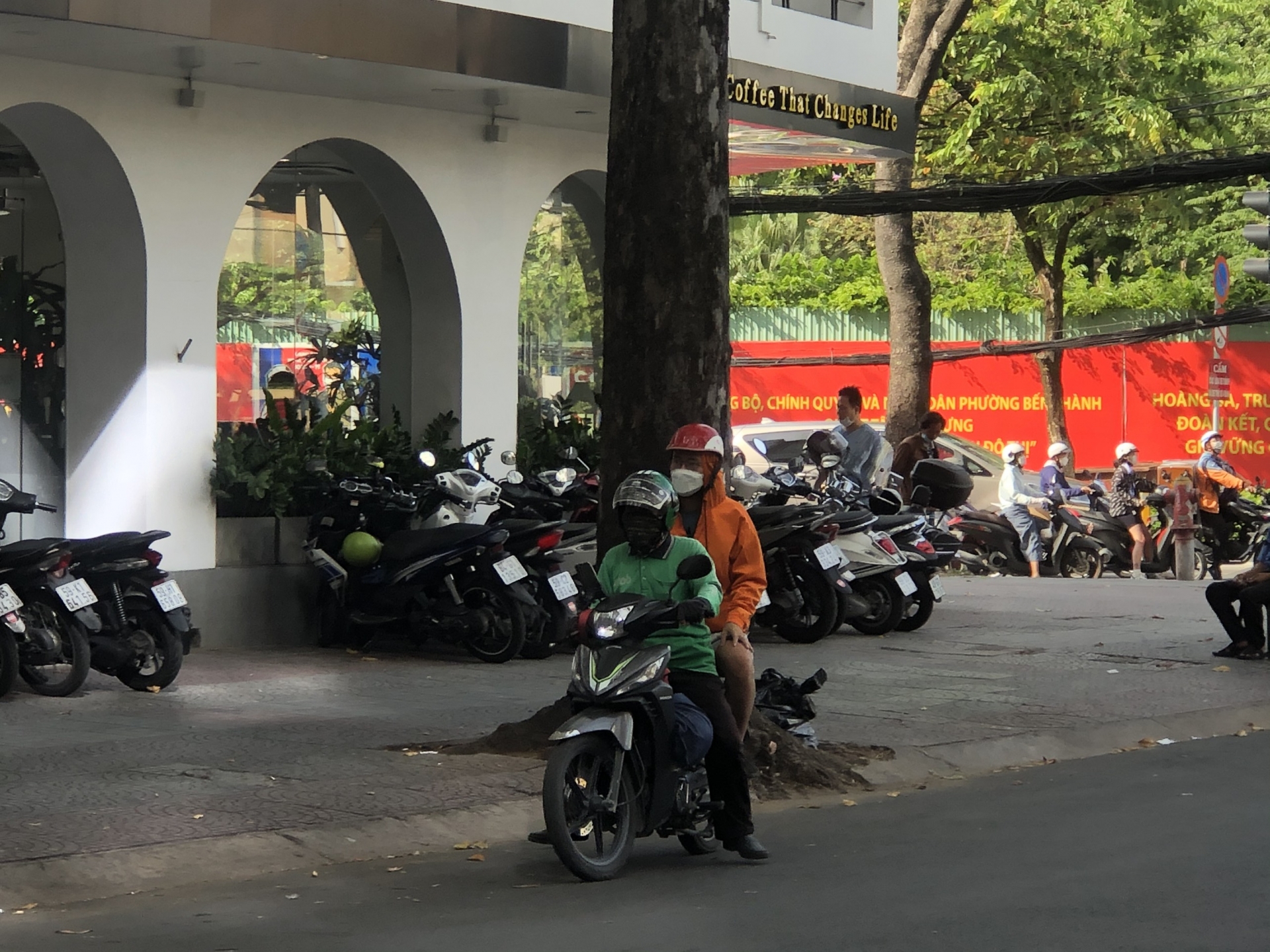 Giá xăng tăng cao nhiều tài xế xe công nghệ muốn bỏ nghề