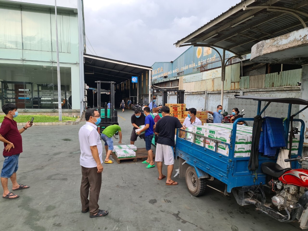 Công đoàn TP HCM chăm lo người lao động trong khu vực phong tỏa