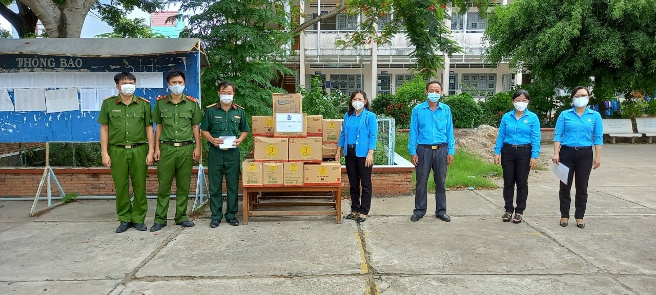 Phát hiện nhiều ca nhiễm là công nhân, Tiền Giang áp dụng ‘3 tại chỗ’ với doanh nghiệp Phát hiện nhiều ca nhiễm là công nhân, Tiền Giang áp dụng ‘3 tại chỗ’ với doanh nghiệp