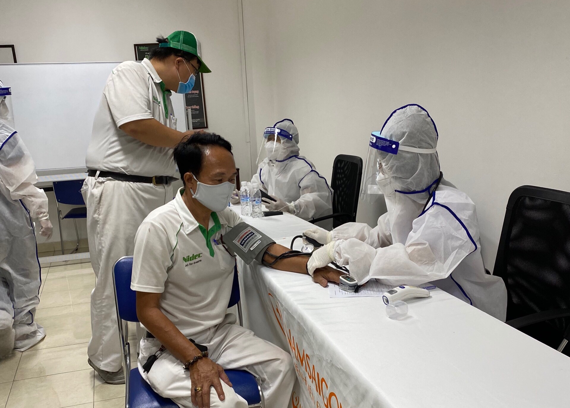 Mục tiêu tiêm xong vắc xin mũi 1 cho người dân trên 18 tuổi tại TP.HCM đến ngày 15/9