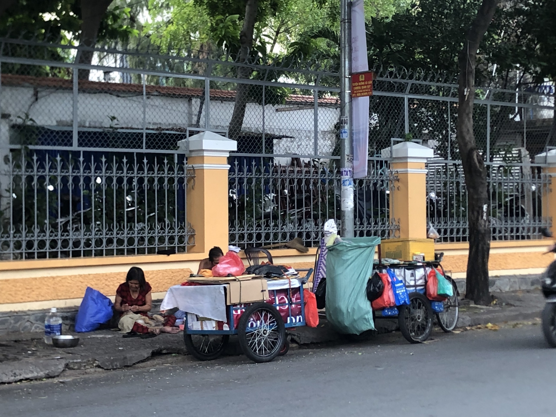 Người lao động tự do chật vật mưu sinh khi giãn cách xã hội vì dịch Covid -19 Người lao động tự do chật vật mưu sinh khi giãn cách xã hội vì dịch Covid -19