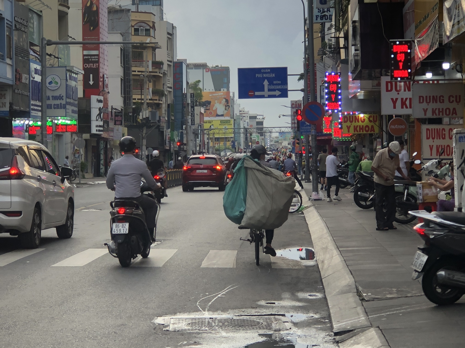Người lao động tự do chật vật mưu sinh khi giãn cách xã hội vì dịch Covid -19 Người lao động tự do chật vật mưu sinh khi giãn cách xã hội vì dịch Covid -19