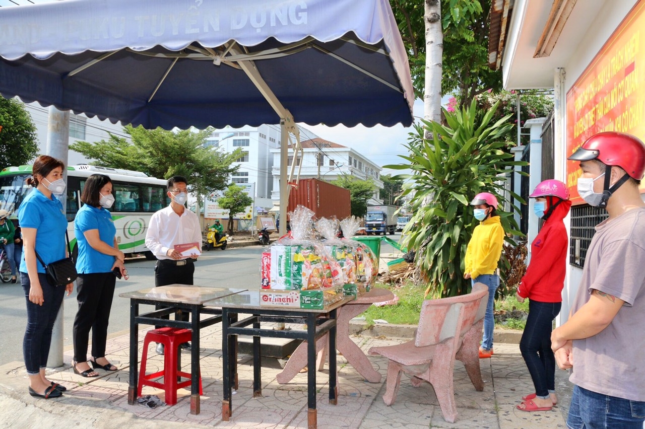 Công nhân cố lên, các bạn không đơn độc!