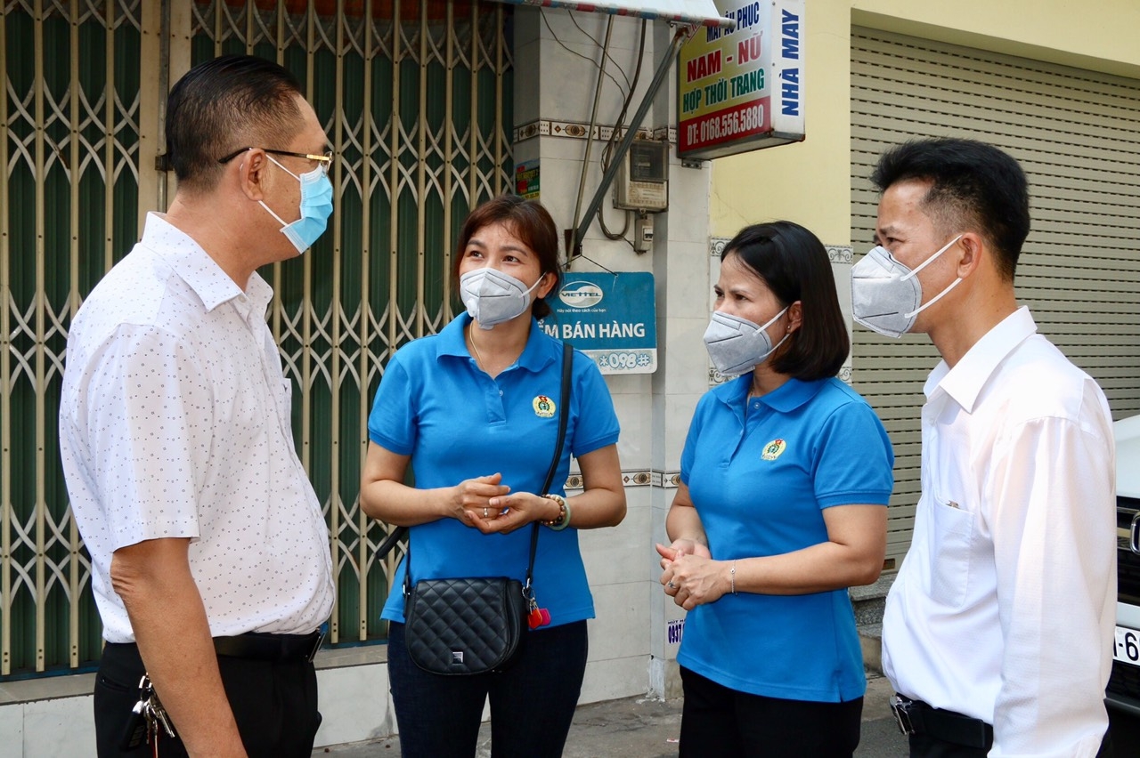Công nhân cố lên, các bạn không đơn độc!
