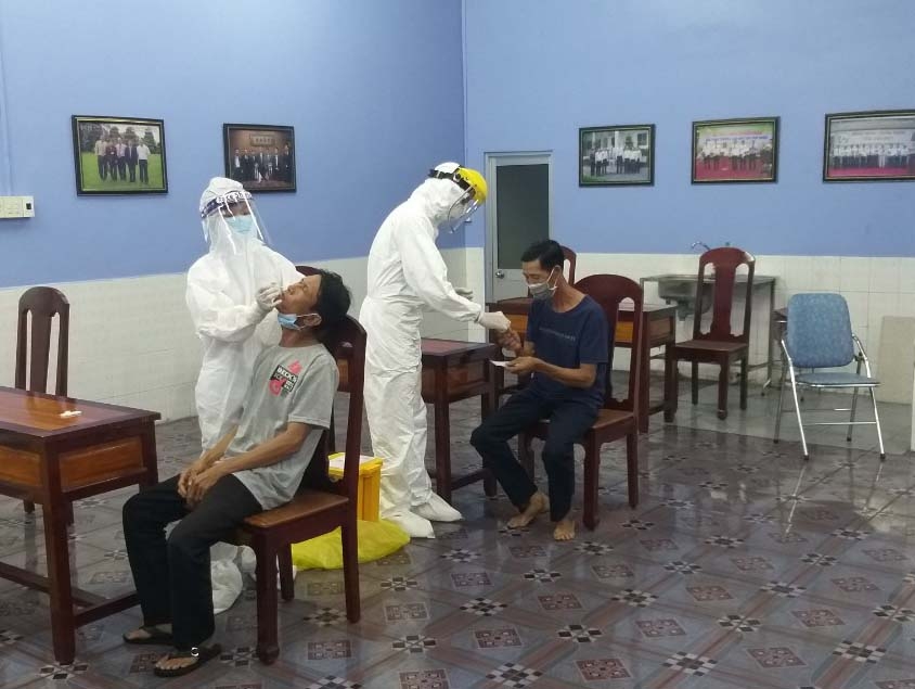 Doanh nghiệp đầu tiên ở Trà Vinh test nhanh Covid-19 cho công nhân