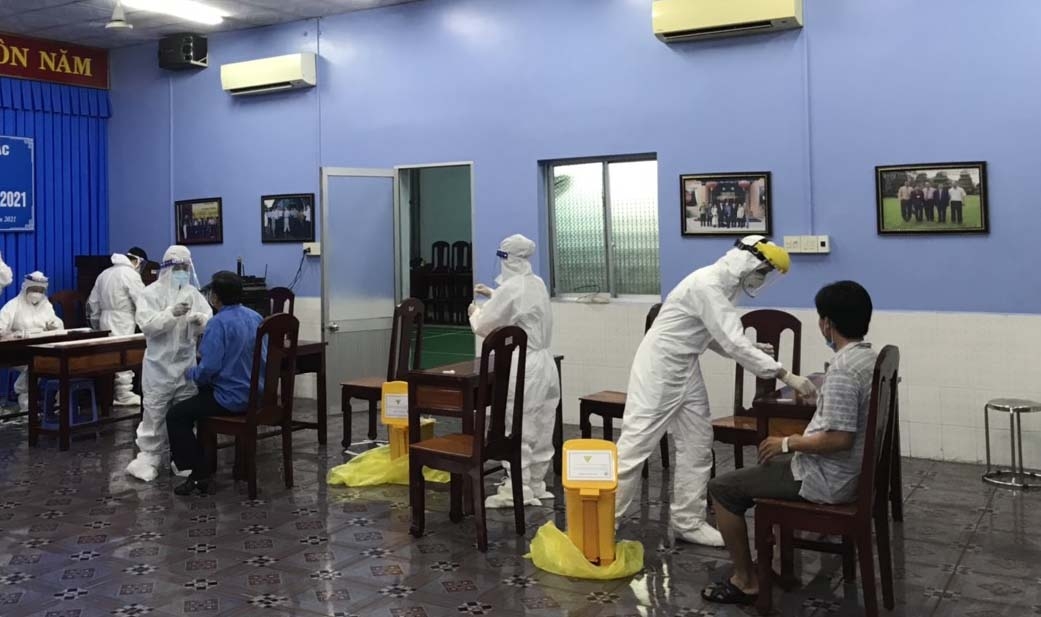 Doanh nghiệp đầu tiên ở Trà Vinh test nhanh Covid-19 cho công nhân