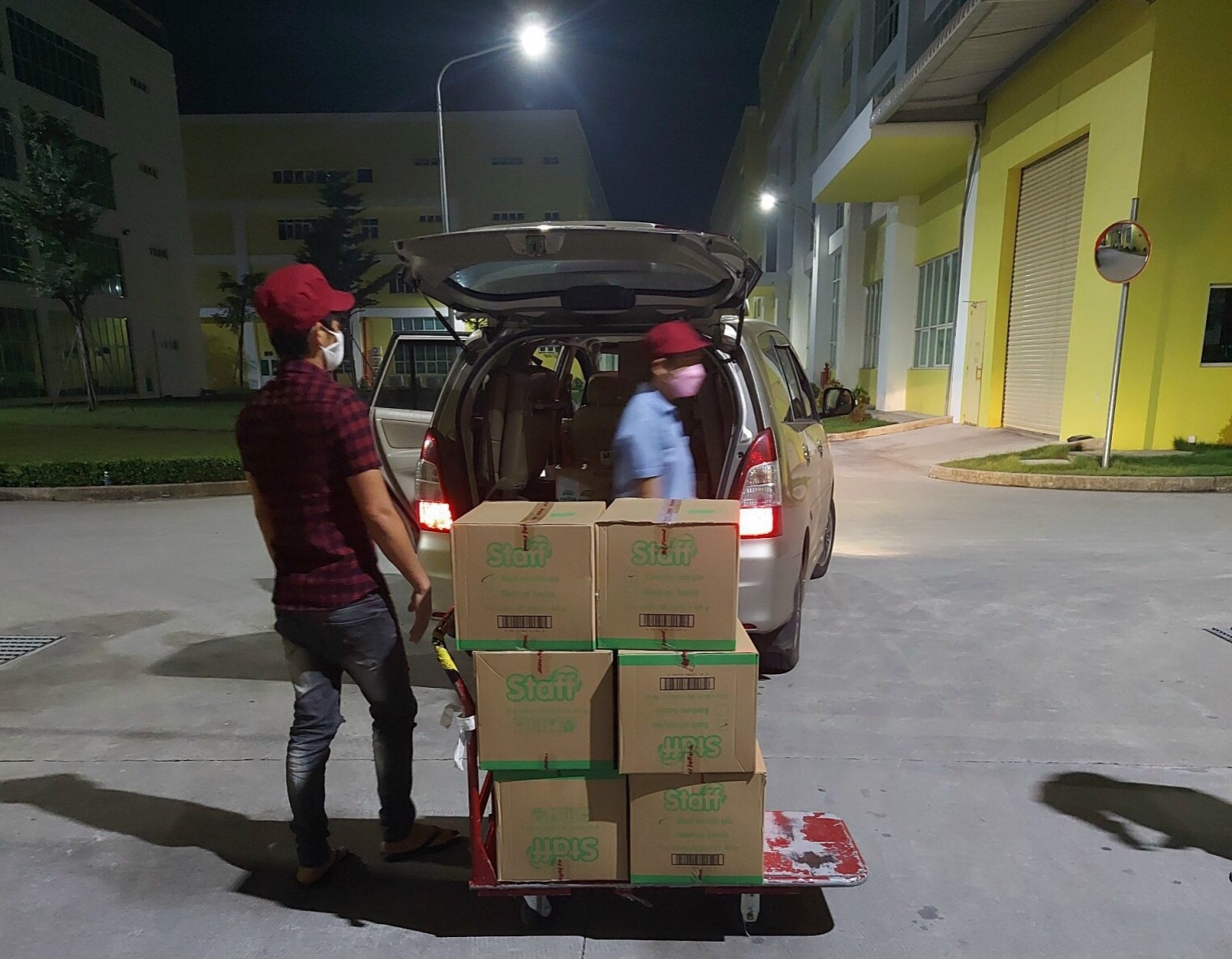 Bình Dương: Thực hư về hàng trăm công nhân bỏ chạy vì sợ xét nghiệm Covid-19 Bình Dương: Thực hư về hàng trăm công nhân bỏ chạy vì sợ xét nghiệm Covid-19