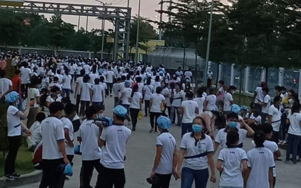 Bình Dương: Thực hư về hàng trăm công nhân bỏ chạy vì sợ xét nghiệm Covid-19 Bình Dương: Thực hư về hàng trăm công nhân bỏ chạy vì sợ xét nghiệm Covid-19