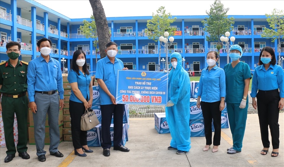 Số ca nhiễm tăng nhanh, công nhân Bình Dương cần được tiêm vắc xin để yên tâm sản xuất