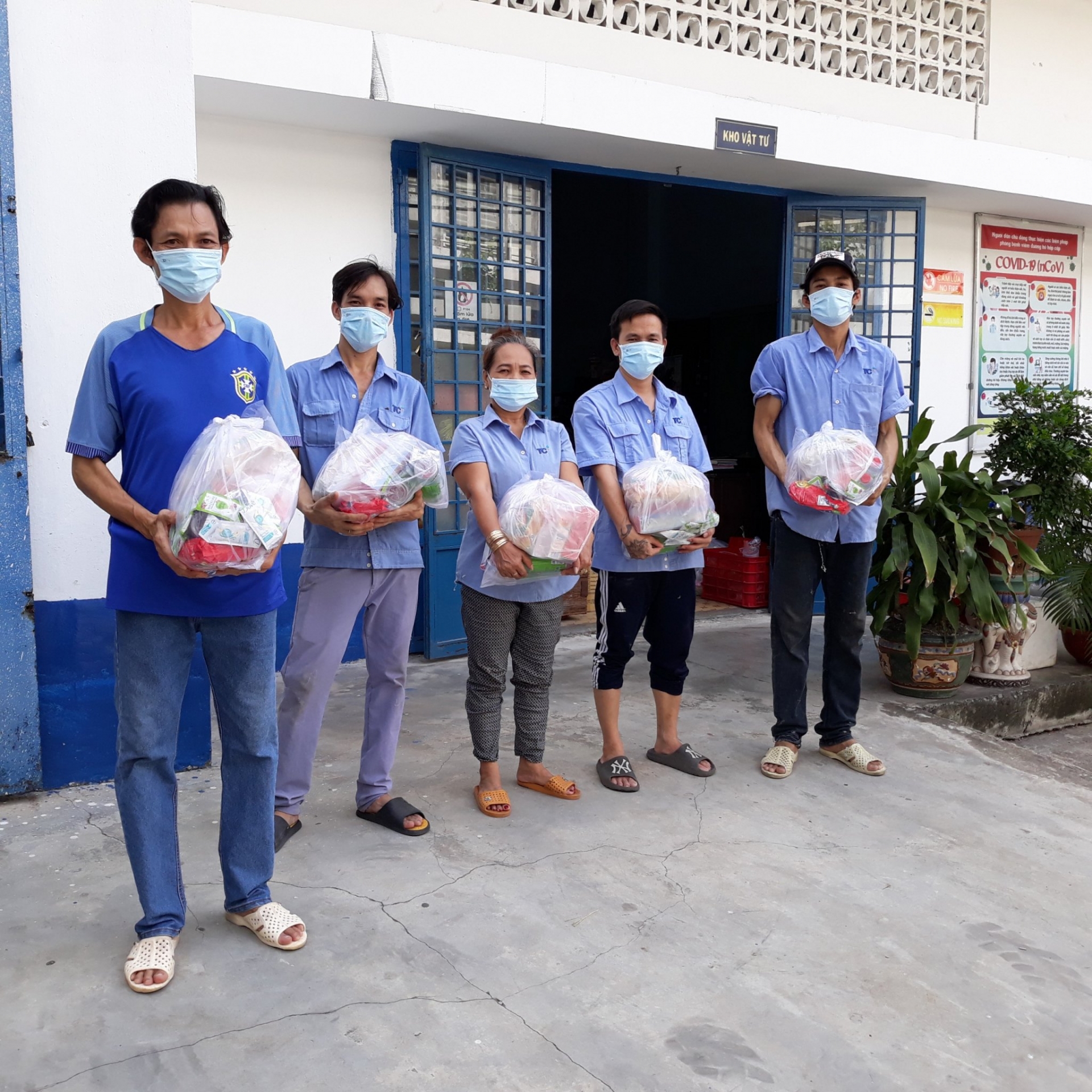 Công đoàn chăm lo cho người lao động khi thực hiện “3 tại chỗ” Công đoàn chăm lo cho người lao động khi thực hiện “3 tại chỗ”