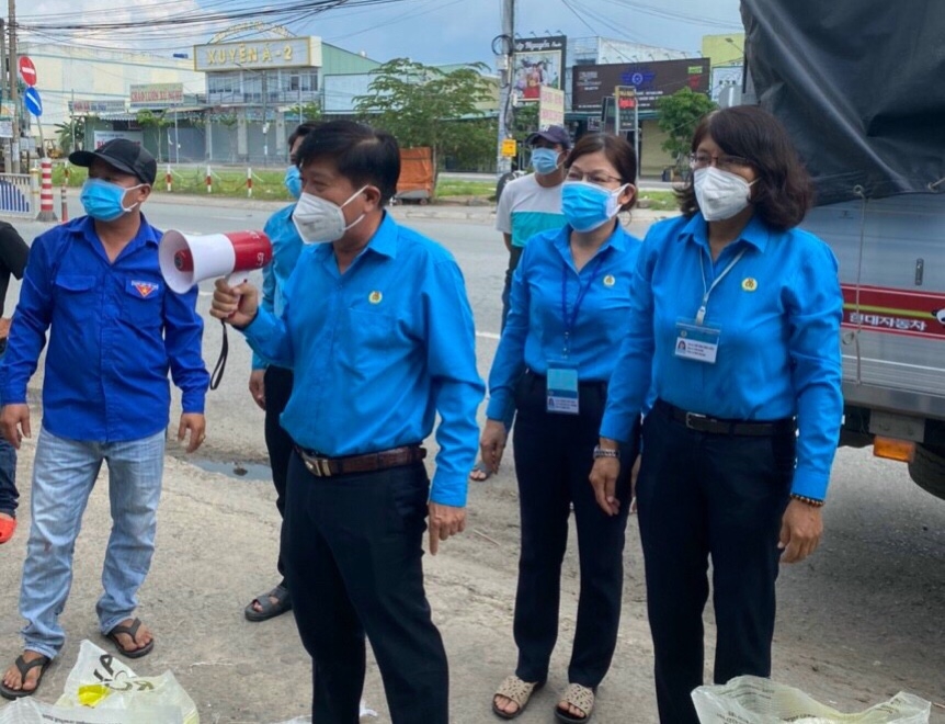 Công đoàn tỉnh Long An sẻ chia khó khăn với người lao động trong mùa dịch Công đoàn tỉnh Long An sẻ chia khó khăn với người lao động trong mùa dịch