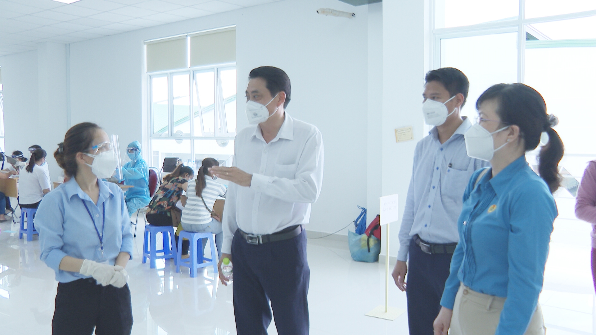 Trà Vinh: Người lao động phấn khởi khi được tiêm vắc xin