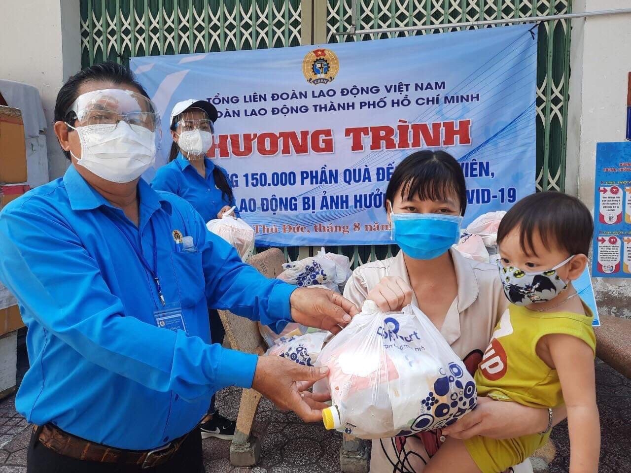 Công đoàn đẩy mạnh hỗ trợ, chăm lo cho người lao động khó khăn vì dịch bệnh Covid-19 Công đoàn đẩy mạnh hỗ trợ, chăm lo cho người lao động khó khăn vì dịch bệnh Covid-19