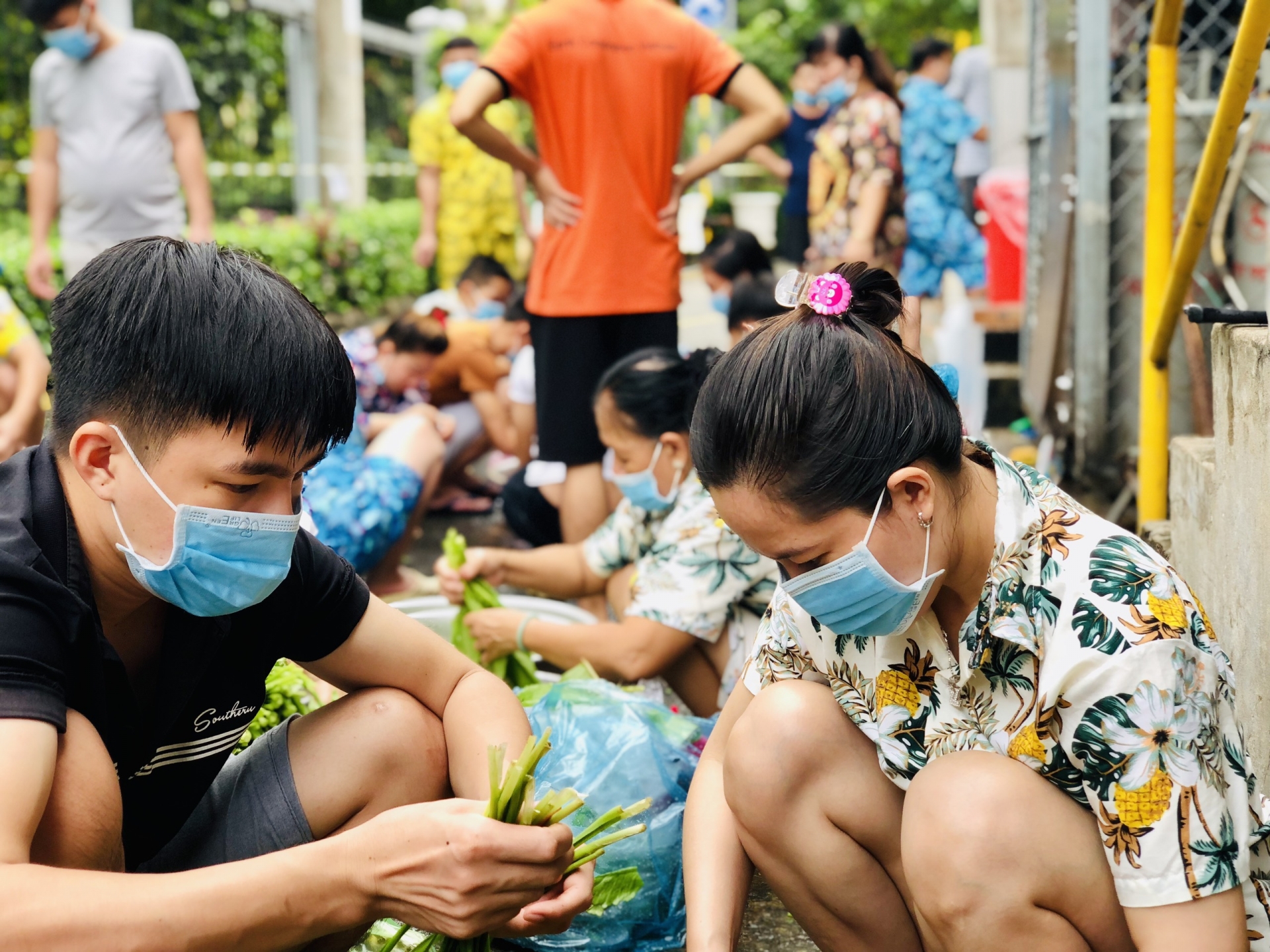 Người lao động sản xuất "3 tại chỗ" mừng vì được nhận hỗ trợ 1 triệu đồng tiền ăn Người lao động sản xuất "3 tại chỗ" mừng vì được nhận hỗ trợ 1 triệu đồng tiền ăn