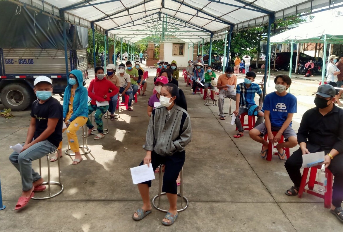 Bình Dương đẩy nhanh tiêm vắc xin cho người dân, công nhân lao động