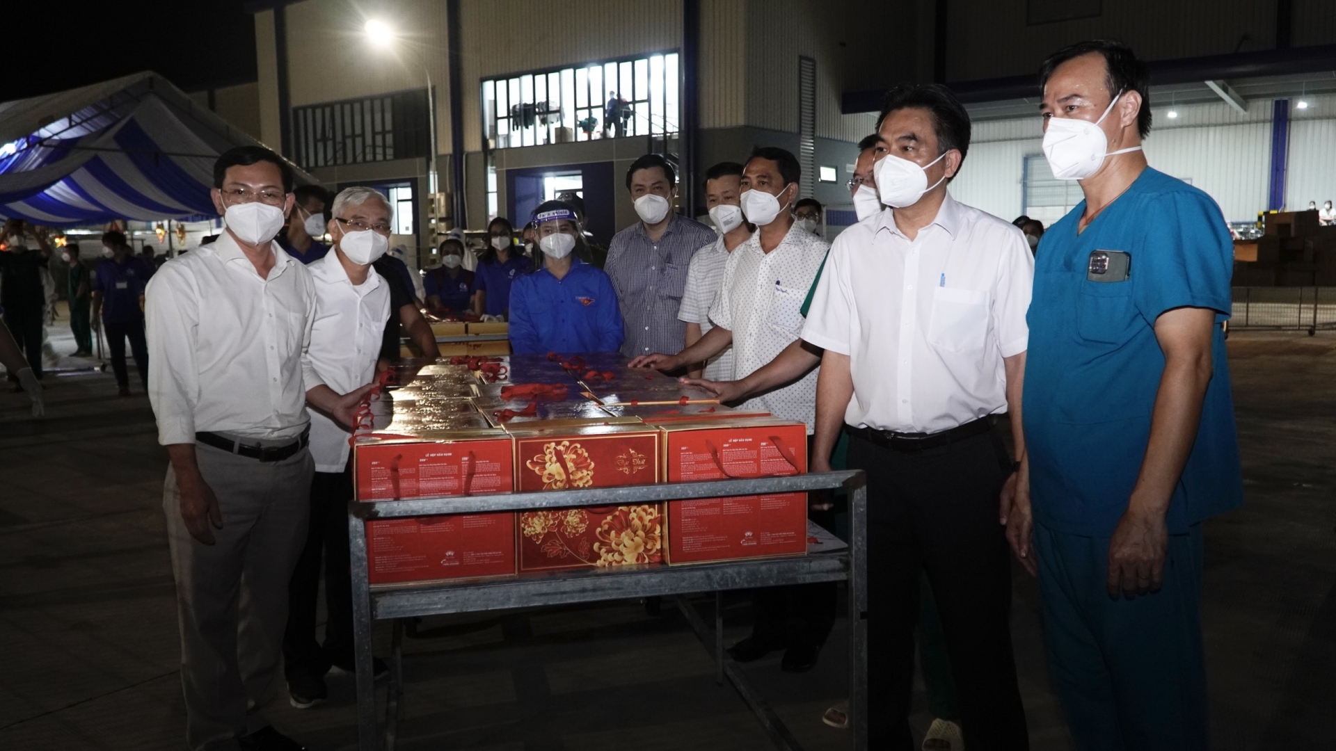 Trung thu đặc biệt của hơn 1200 em nhỏ đang điều trị Covid -19 tại Bình Dương Trung thu đặc biệt của hơn 1200 em nhỏ đang điều trị Covid-19 tại Bình Dương