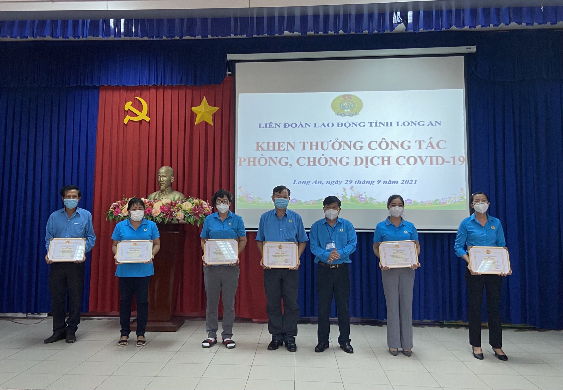 Long An: Tập trung chăm lo đời sống cho người lao động và phục hồi sản xuất