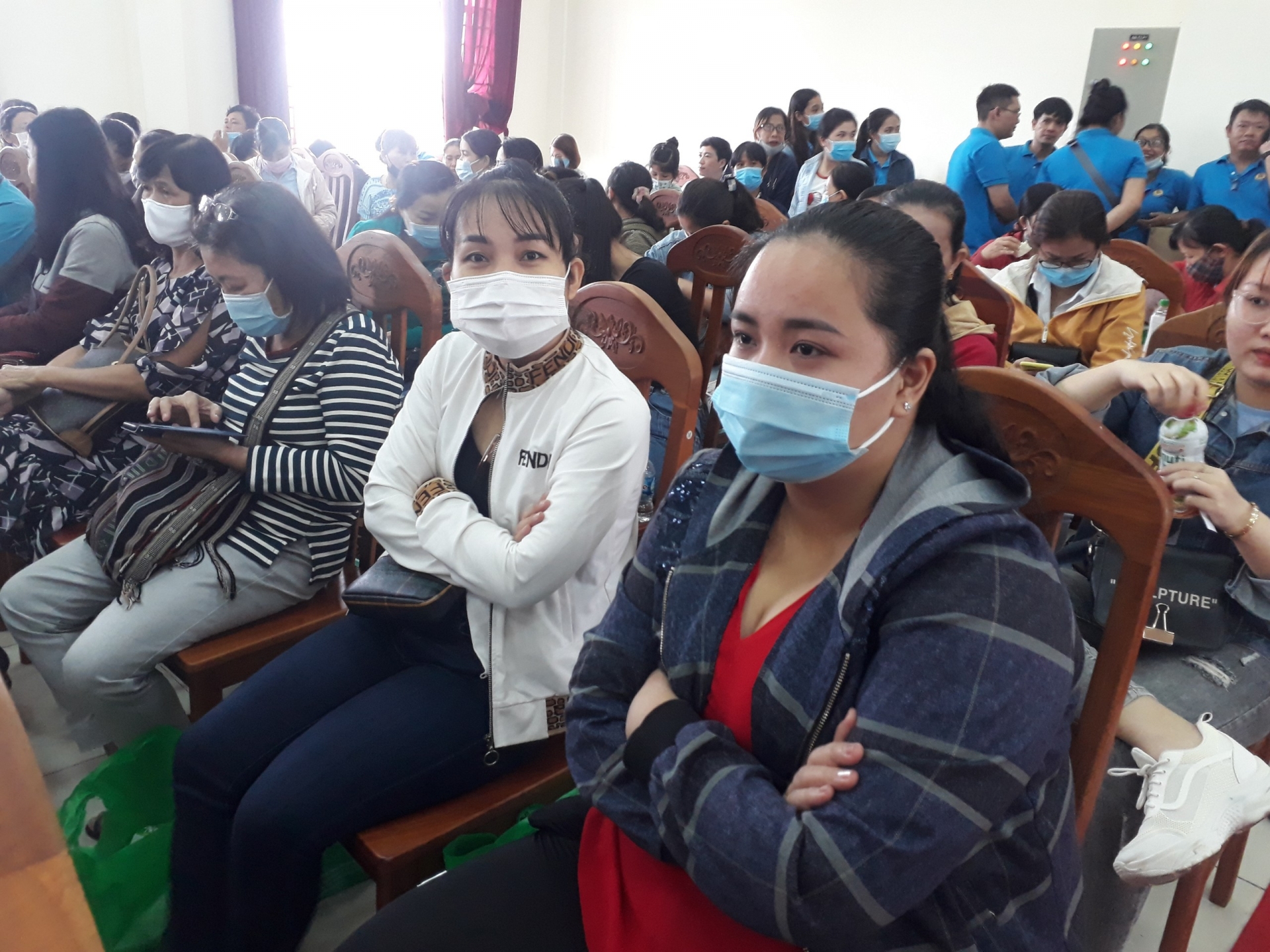 Tặng gần 1000 suất học bổng đào tạo làm đẹp trị giá 5 triệu đồng cho nữ lao động Tặng gần 1000 suất học bổng đào tạo làm đẹp trị giá 5 triệu đồng cho nữ lao động