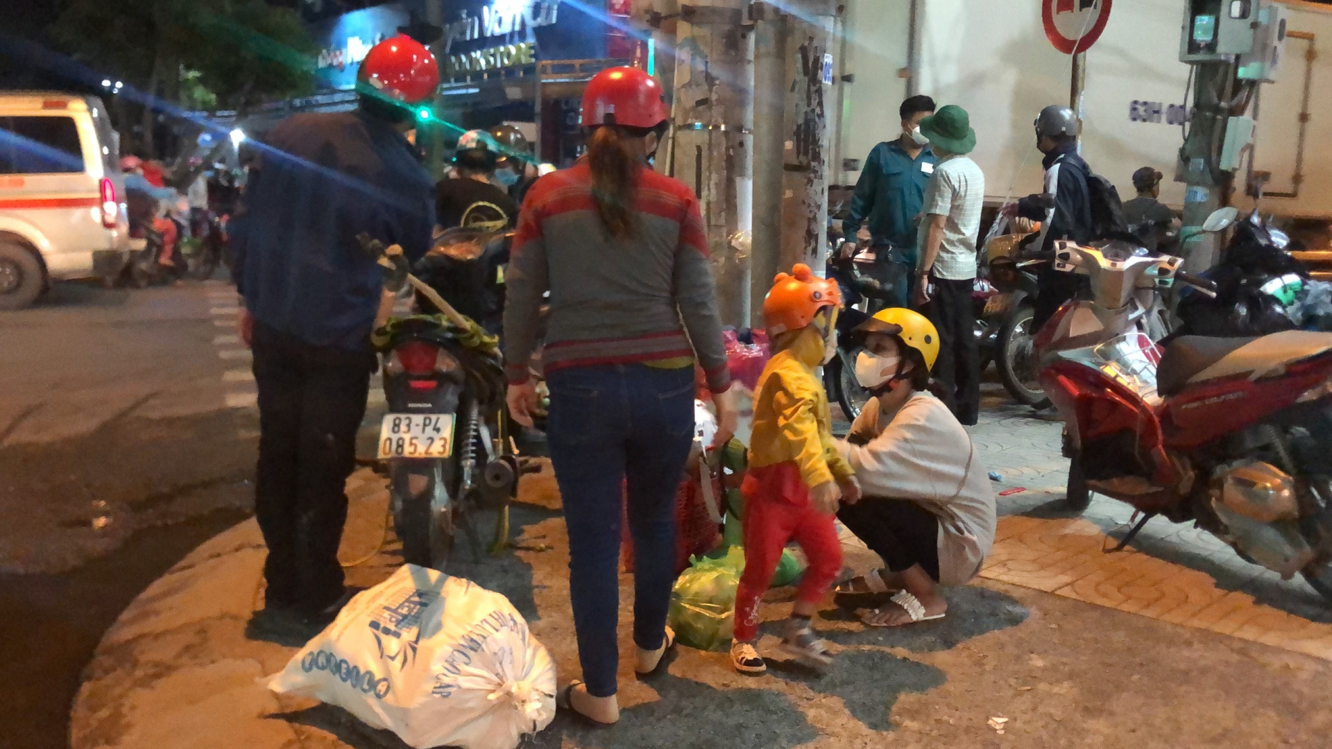 Những phận người thất nghiệp, cạn tiền phải rời TP HCM về quê Những phận người thất nghiệp, cạn tiền phải rời TP HCM về quê