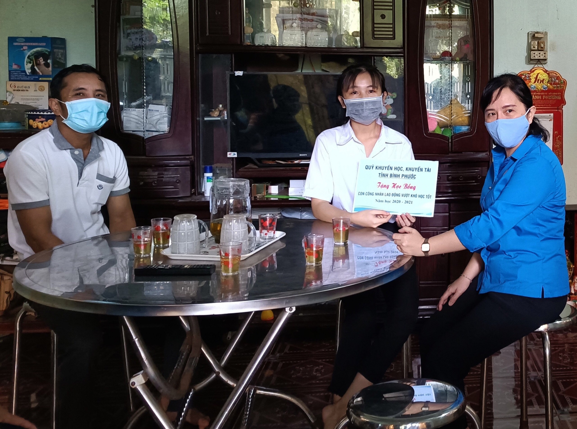 Hạnh phúc của người lao động khi con thi đỗ đại học Hạnh phúc của người lao động khi con thi đỗ đại học