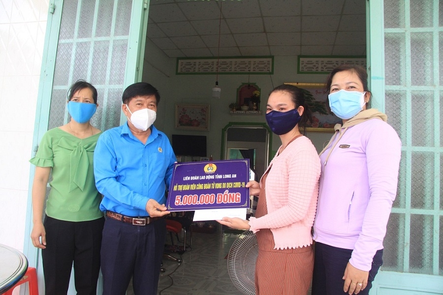 Công đoàn Long An đẩy mạnh tuyên truyền, tư vấn pháp luật cho người lao động Công đoàn Long An đẩy mạnh tuyên truyền, tư vấn pháp luật cho người lao động