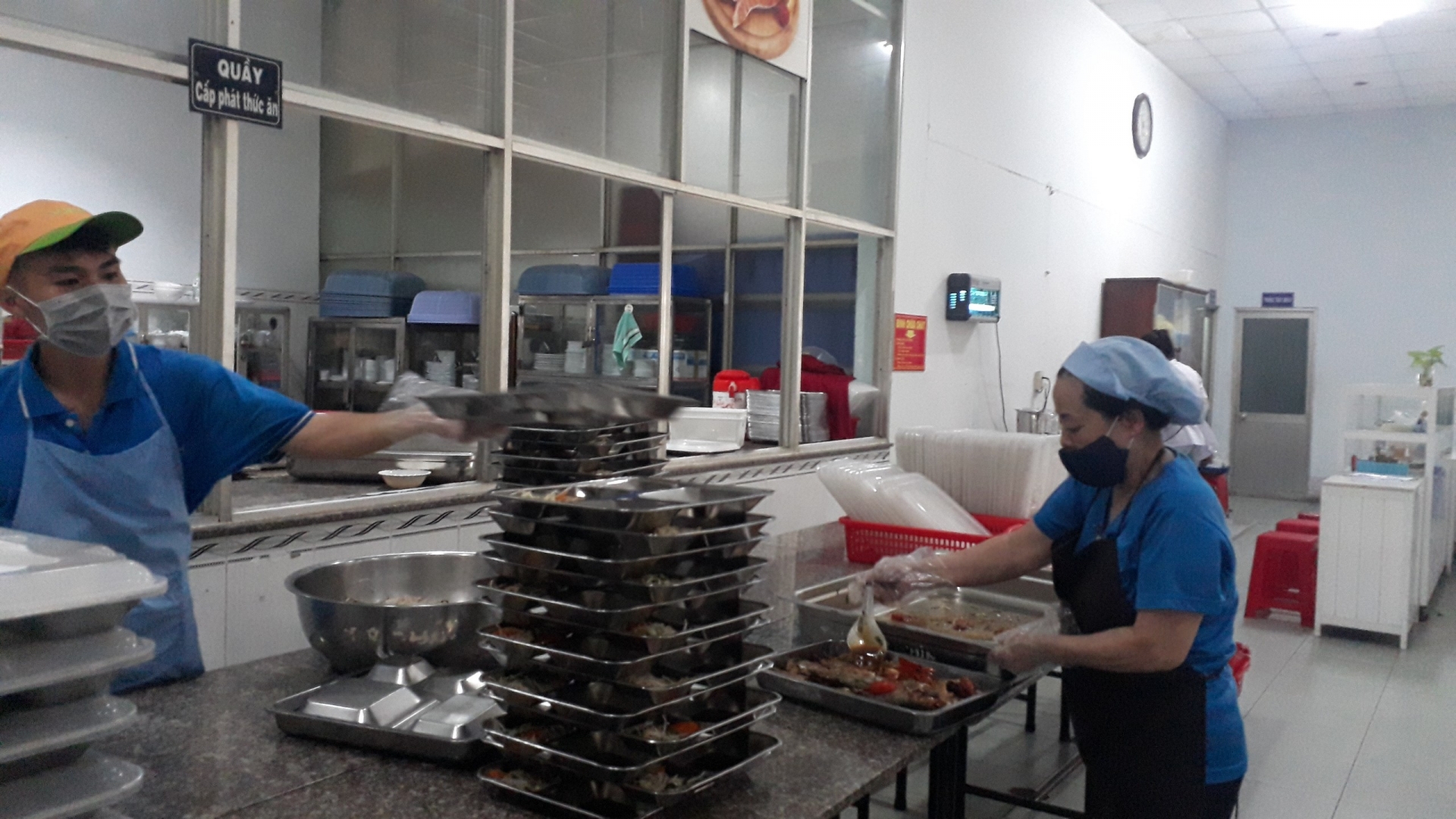 Đảm bảo an toàn vệ sinh thực phẩm cho bữa ăn ca của người lao động Đảm bảo an toàn vệ sinh thực phẩm cho bữa ăn ca của người lao động