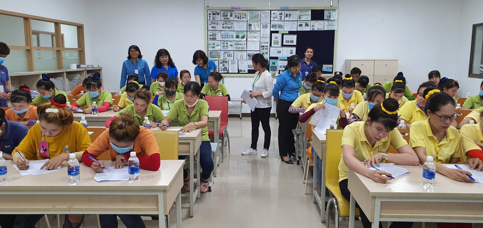 Công đoàn Long An đẩy mạnh tuyên truyền, tư vấn pháp luật cho người lao động Công đoàn Long An đẩy mạnh tuyên truyền, tư vấn pháp luật cho người lao động