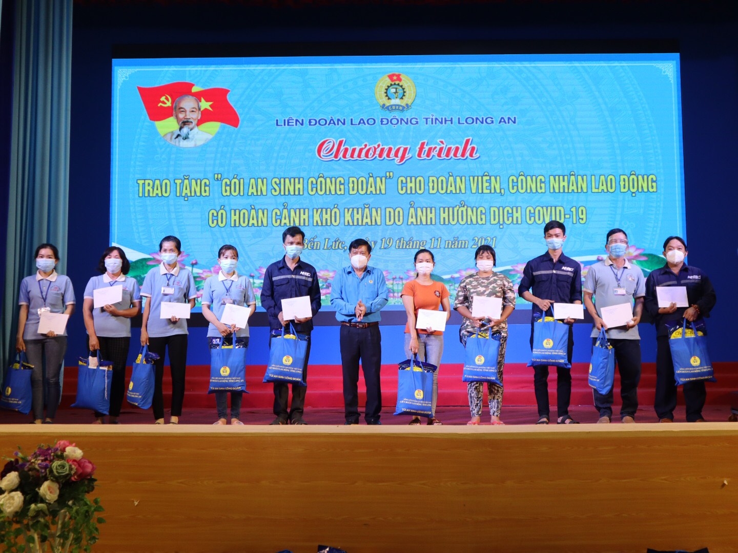 Công đoàn Long An tiếp tục hỗ trợ  “Gói an sinh công đoàn” cho người lao động khó khăn