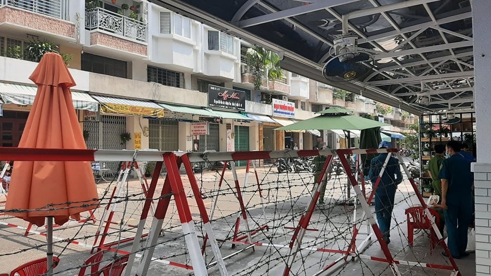Phong tỏa Chung cư Sư Vạn Hạnh 9 vì nam thanh niên dương tính với COVID-19