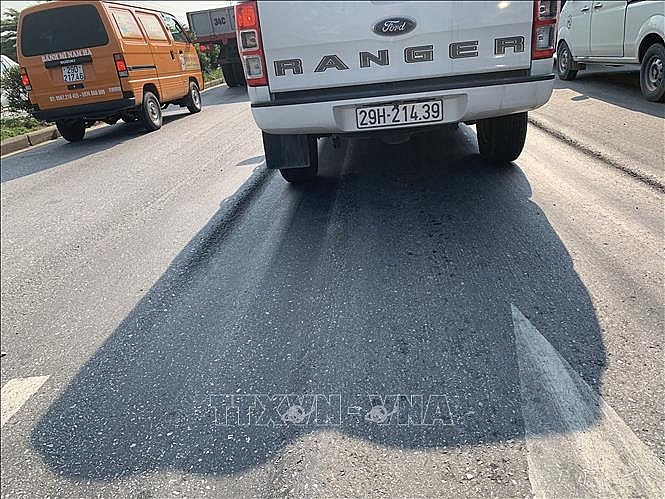 Hải Dương, 'sống trâu' rình rập trên quốc lộ 5 đe dọa người đi đường hai duong song trau rinh rap tren quoc lo 5 de doa nguoi di duong