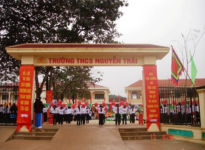 Vào trường học chơi, bé gái 4 tuổi đuối nước thương tâm dưới bể bơi vao truong hoc choi be gai 4 tuoi duoi nuoc thuong tam duoi be boi