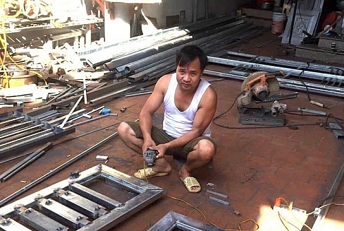 Nước mắt của người giáo viên 19 năm công tác bỗng chốc nhận thông báo chấm dứt hợp đồng nuoc mat cua nguoi giao vien 19 nam cong tac bong choc nhan thong bao cham dut hop dong