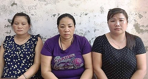 bat 3 doi tuong chuyen lua phu nu tre dua sang trung quoc ban