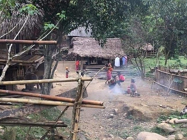 bat 3 doi tuong chuyen lua phu nu tre dua sang trung quoc ban