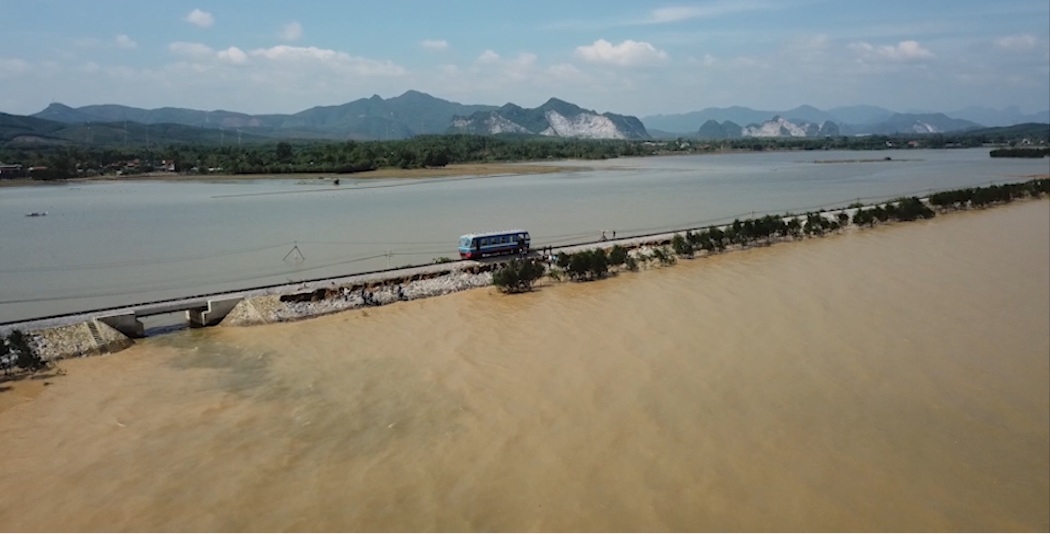 "Không ai phải ở lại phía sau!" "Không ai phải ở lại phía sau!"