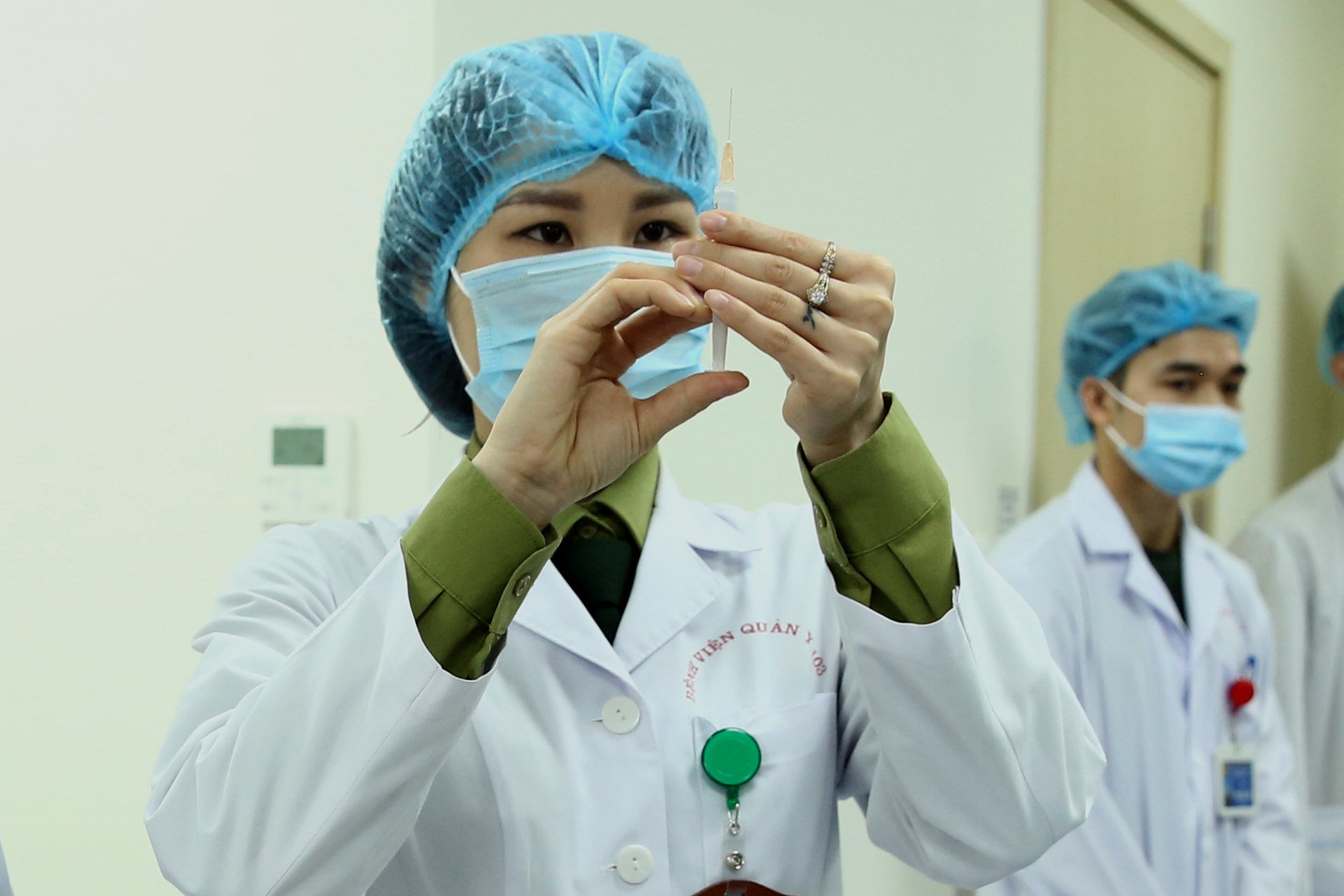 Tiêm phòng vaccine là biện pháp căn cơ để kiểm soát đại dịch Covid - 19 Tiêm phòng vaccine là biện pháp căn cơ để kiểm soát đại dịch Covid - 19