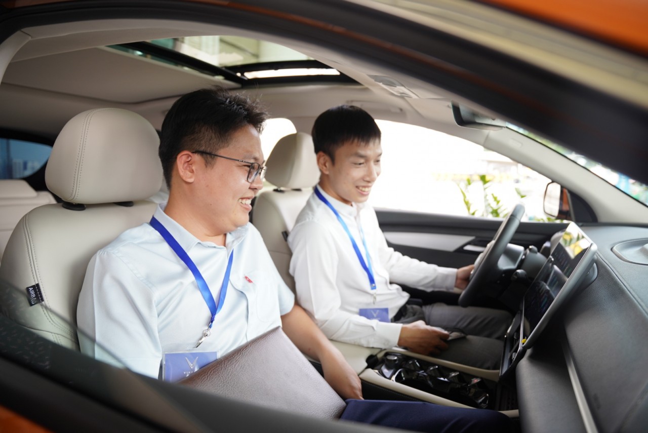 Người Sài Gòn lái thử VinFast VF8: “Đáng mua nhất trong tầm giá 1 tỷ đồng!”
