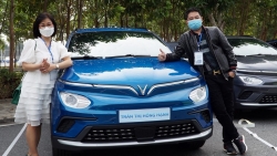 So sánh chi phí xe xăng và xe điện