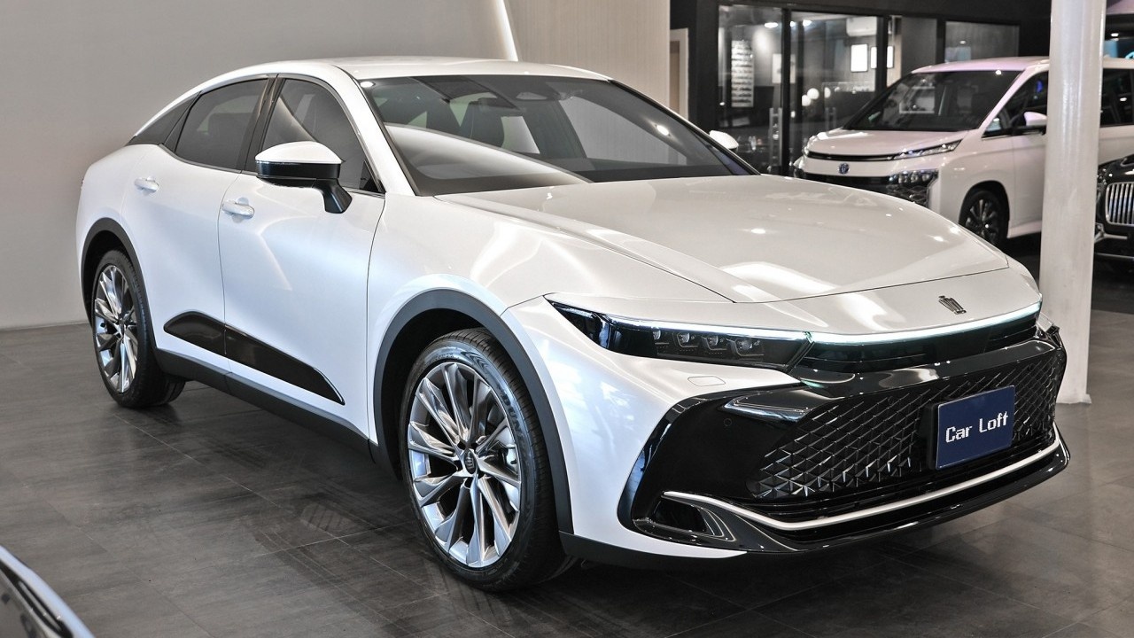 Toyota Crown thế hệ mới có mặt tại Thái Lan