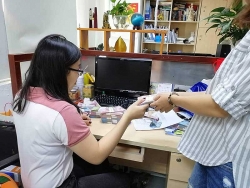 Đổi tiền mới cận Tết: Người tiêu dùng cần cảnh giác điều gì?